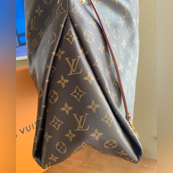 Louis Vuitton Artsy GM Bag - Picture 6 of 13